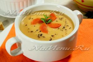 Supë me lulelakër me perime dhe krem
