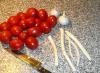 Vaizdo įrašas apie tai, kaip paruošti krienų užkandį su pomidorais ir pipirais